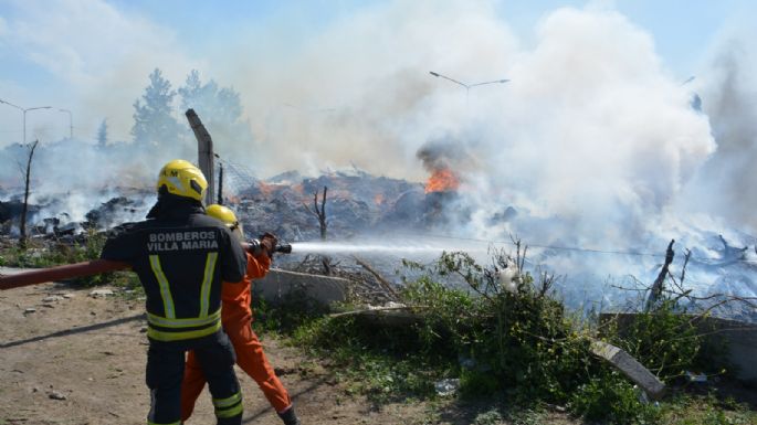Más de cuatro horas de lucha contra el fuego