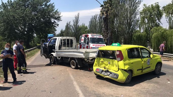 Choque múltiple dejó como saldo un lesionado e importantes daños