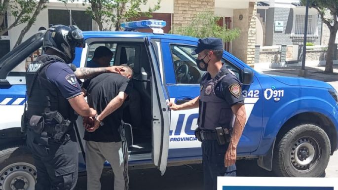 Detuvieron a tres hombres sospechosos y les encontraron un inhibidor de señal