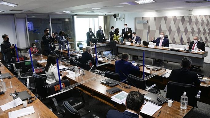 Votan cargos contra Jair Bolsonaro y  quieren prohibirle las redes sociales