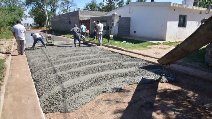 Avanza la pavimentación en barrio La Calera