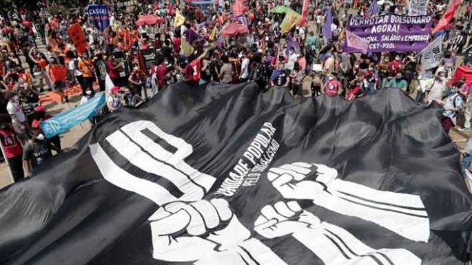 Masiva protesta contra Bolsonaro