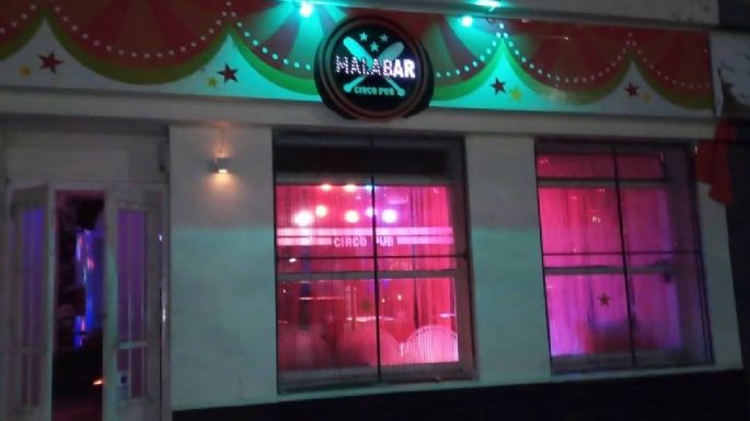 Generó disturbios en un bar, agredió a policías y terminó detenida