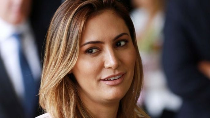 La esposa de Bolsonaro se vacunó en Estados Unidos