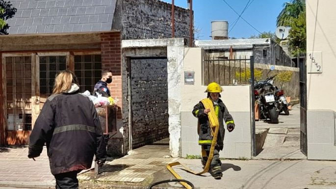 Bomberos acudieron a un incendio en Remedios de Escalada al 1500