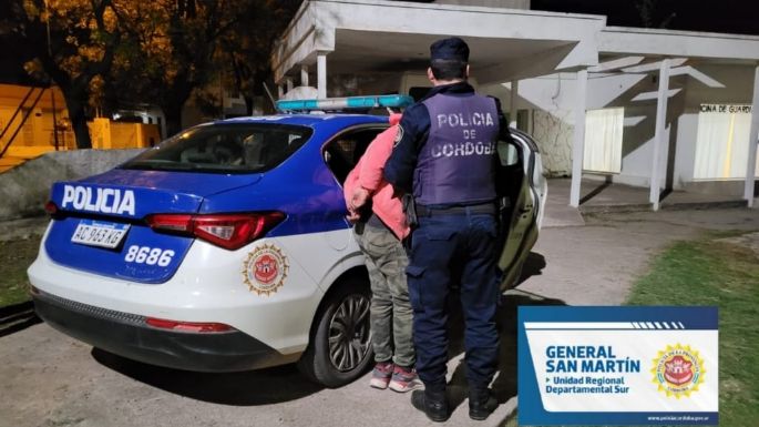 Dos jóvenes circulaban sin luz por barrio Ameghino y se escaparon de un control
