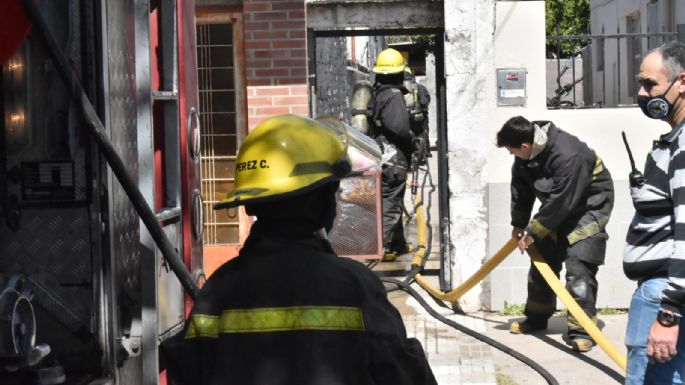 Cuatrocientos bomberos en combate