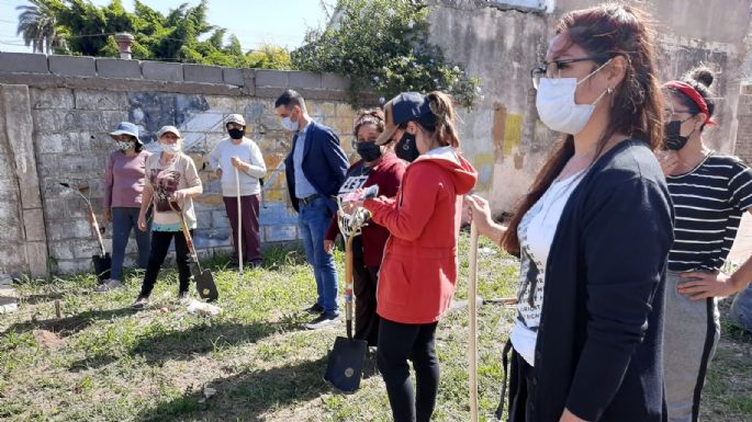 Entregaron herramientas a mujeres que realizan el curso Auxiliar en Viverismo y Horticultura