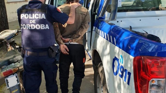 Detuvieron a un hombre con una moto sin marca visible y dominio ilegible