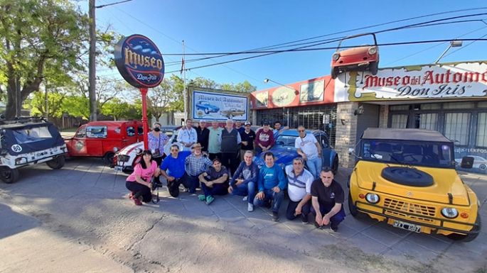 Citroneros de visita, en caravana desde Buenos Aires a Tucumán