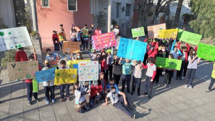Niños de la Escuela Bianco concientizan sobre la vacunación contra el coronavirus