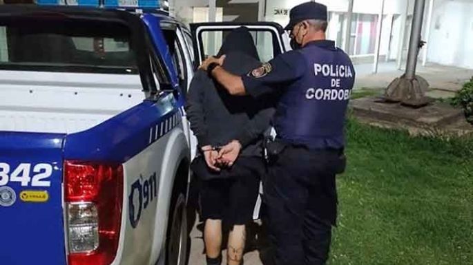 Dos detenidos por golpear y amenazar a sus exparejas