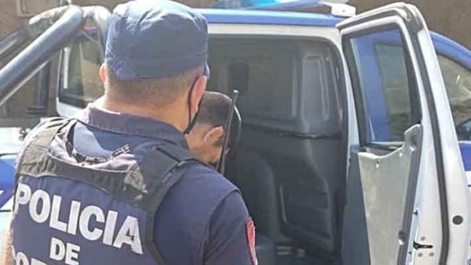 Dos detenidos por golpear y amenazar a sus exparejas
