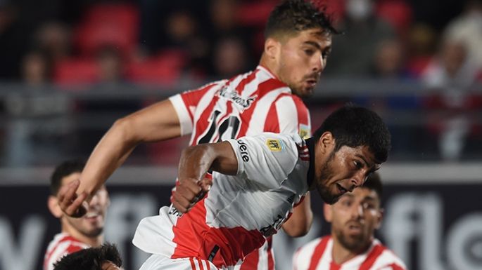De nuevo le habló en ruso