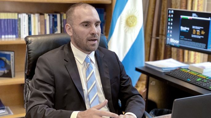 Guzmán se reunió en Roma para avanzar en negociaciones con el FMI