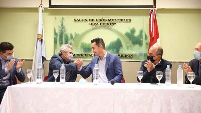 Calvo firmó convenios para obras