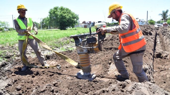 Supervisaron la extensión de la red cloacal en barrio Industrial