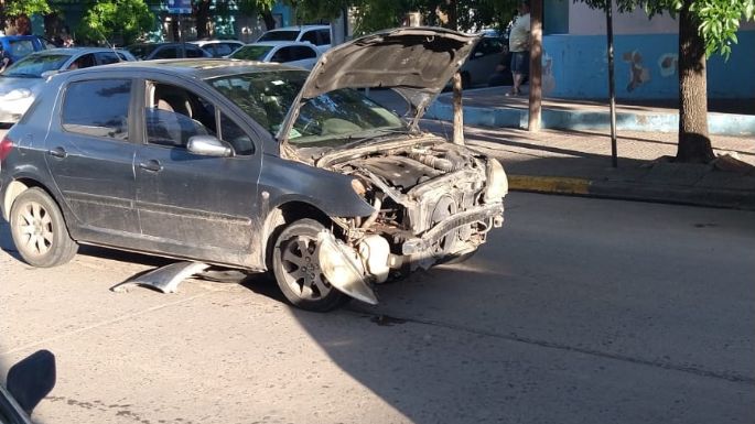 Accidente y vuelco en 25 de Mayo y Tucumán