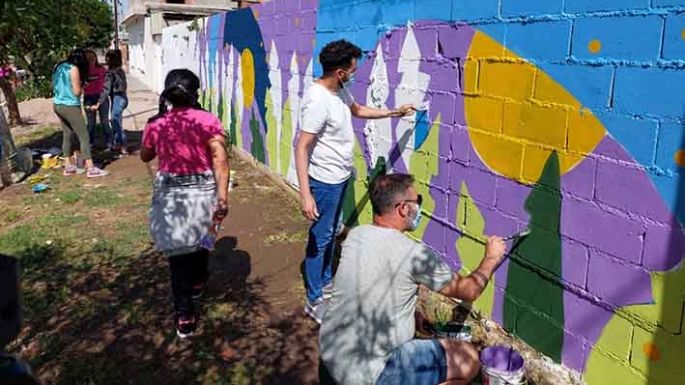 En el último día de campaña, Accastello compartió con jóvenes