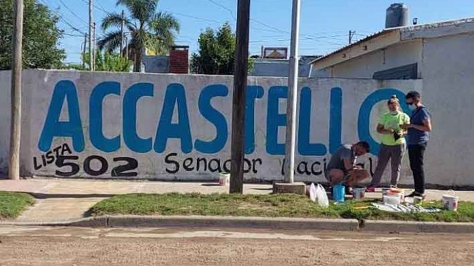 En el último día de campaña, Accastello compartió con jóvenes