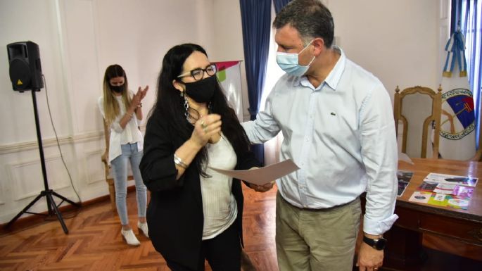 Estudiantes de inglés colaboraron en la traducción de material turístico de la ciudad