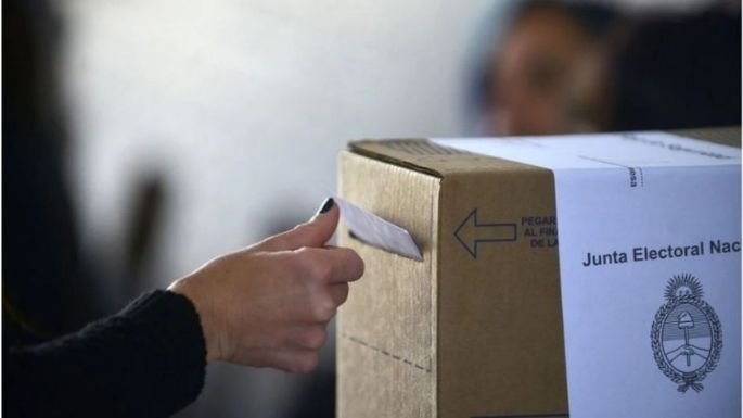 Mañana se permitirá hacer colas dentro de las escuelas