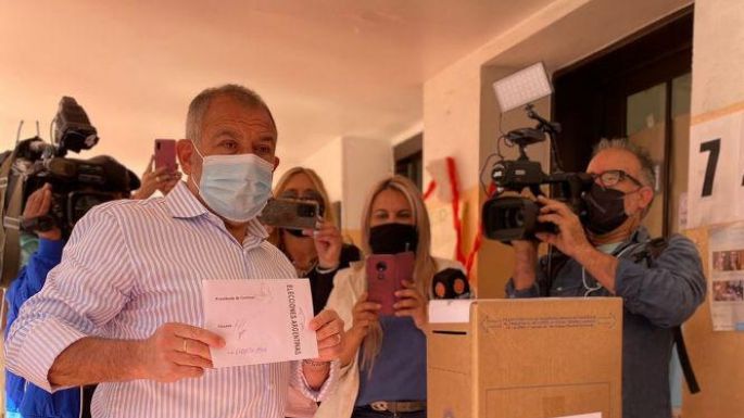 Votó Luis Juez y afirmó que "este país tiene que encontrar un rumbo"