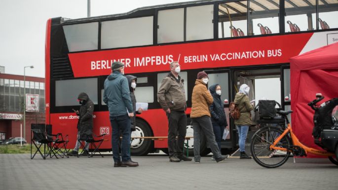 Alemania registra casi 53.000 casos de Covid y Merkel dice que situación es "dramática"