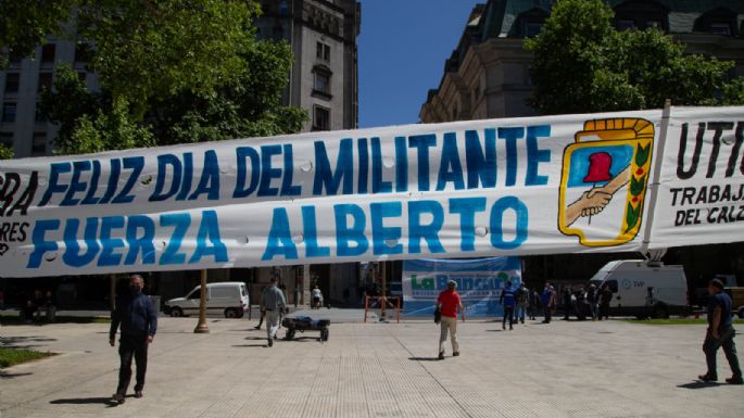 Miles de militantes marchan hacia Plaza de Mayo