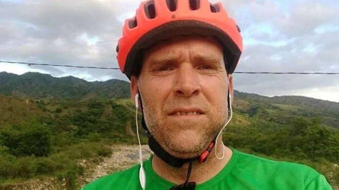 Prendieron fuego a un ciclista