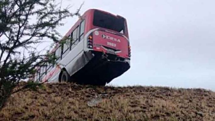 Volcó, chocó y se prendió fuego, pero salió ileso