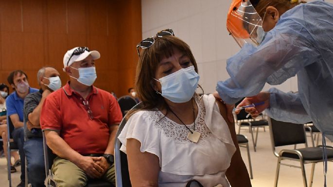 Avanza la vacunación con terceras dosis para mayores de 70 años sin comorbilidades