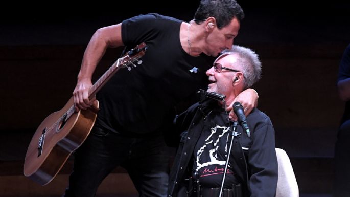 Una docena de clásicos de León Gieco en 90 minutos de cumpleaños