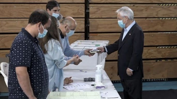 Sin un claro favorito, Chile vota a su próximo presidente