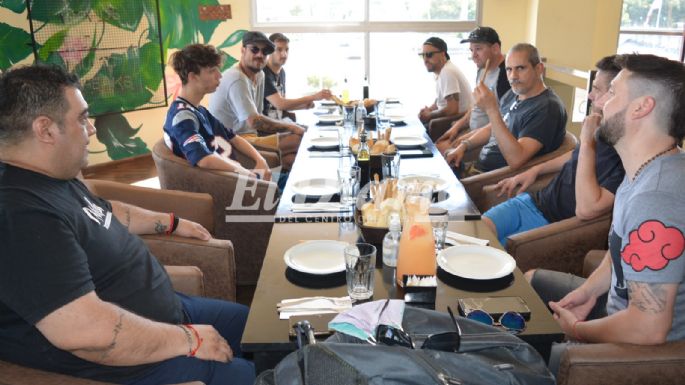Daniel Osvaldo almorzó frente a la costanera