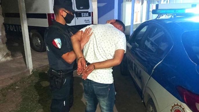 Borracho hasta la médula enfrentó e insultó a policías
