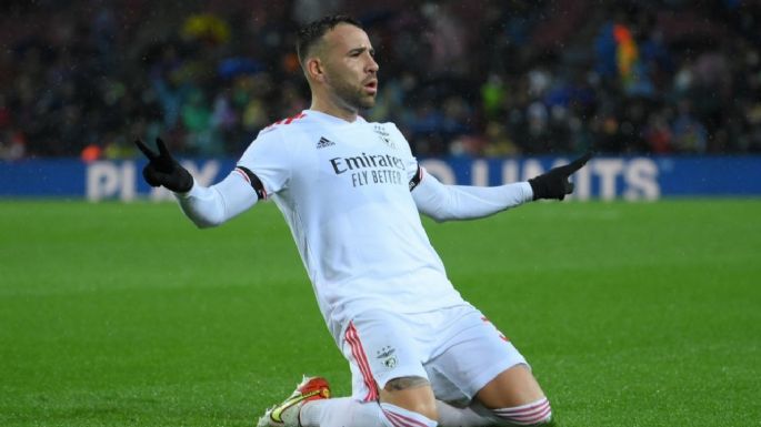Otamendi fue un muro frente a Barcelona