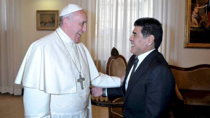 El Papa Francisco recordó a Maradona junto a exjugadores del Napoli