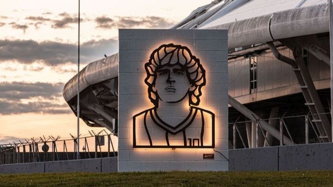 Las calles del sur de Italia se pueblan de homenajes a Maradona