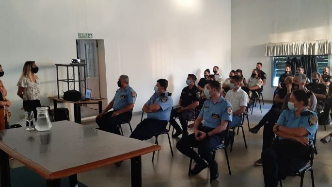Taller de capacitación a personal policial dictado por el INADI