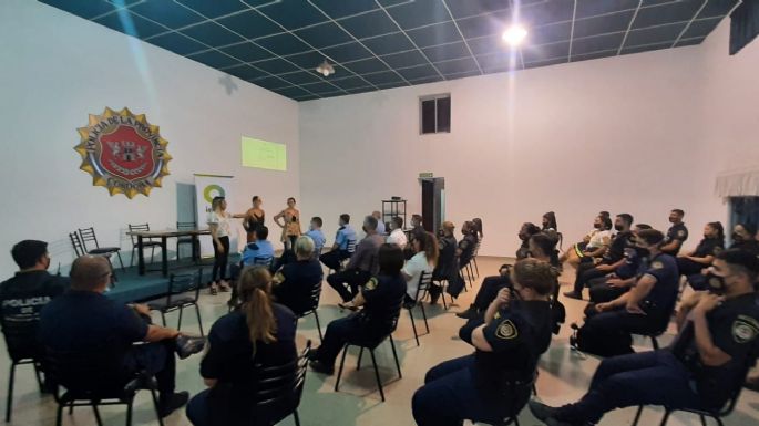 Taller de capacitación a personal policial dictado por el INADI