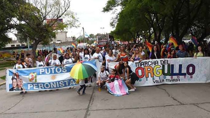 La lluvia interrumpió el festival, que hoy tendrá su segundo capítulo