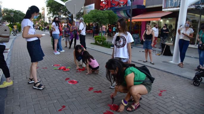 La peatonal se llenó de Zapatos Rojos