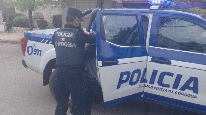 Ataque en banda: Lo golpearon con una botella en el rostro para robarle la moto