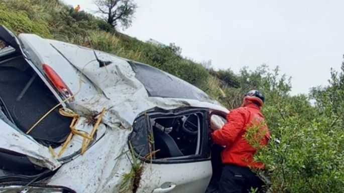 Dos villamarienses internados tras desbarrancar con su auto en las Altas Cumbres