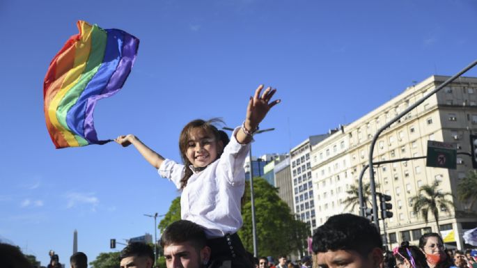Miles de personas participaron de la  Marcha del Orgullo LGBTIQ+