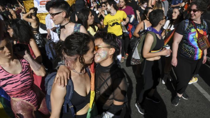 Miles de personas participaron de la  Marcha del Orgullo LGBTIQ+