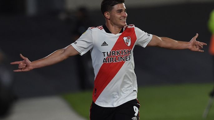 River brilló con un póquer de Alvarez