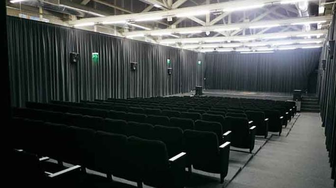 Teatro en los Jardines y en el Favio