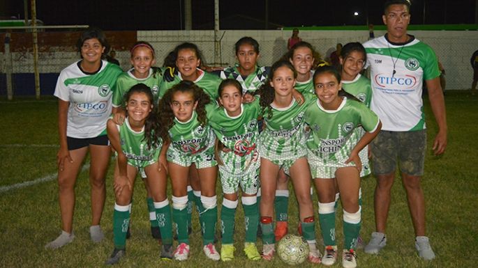 Dalmacio reina con las chicas